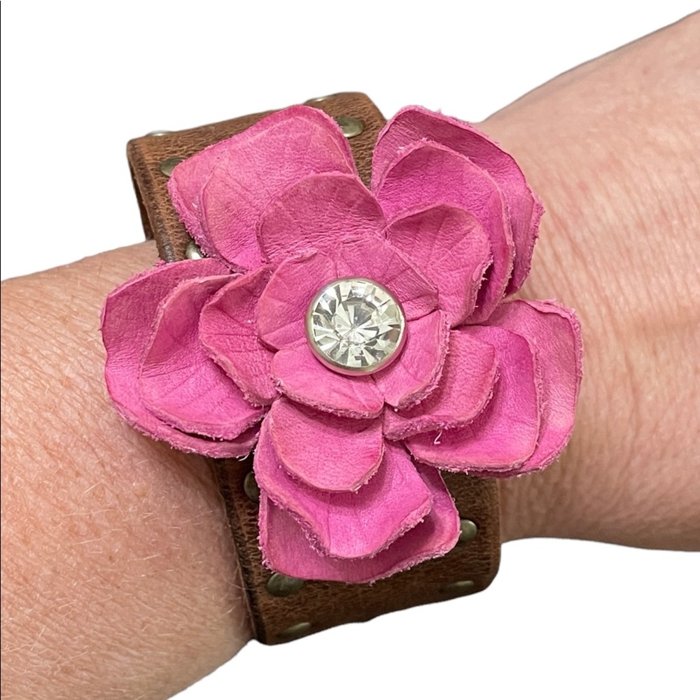 Leather bracelet with pink leather flower from reloved belt.